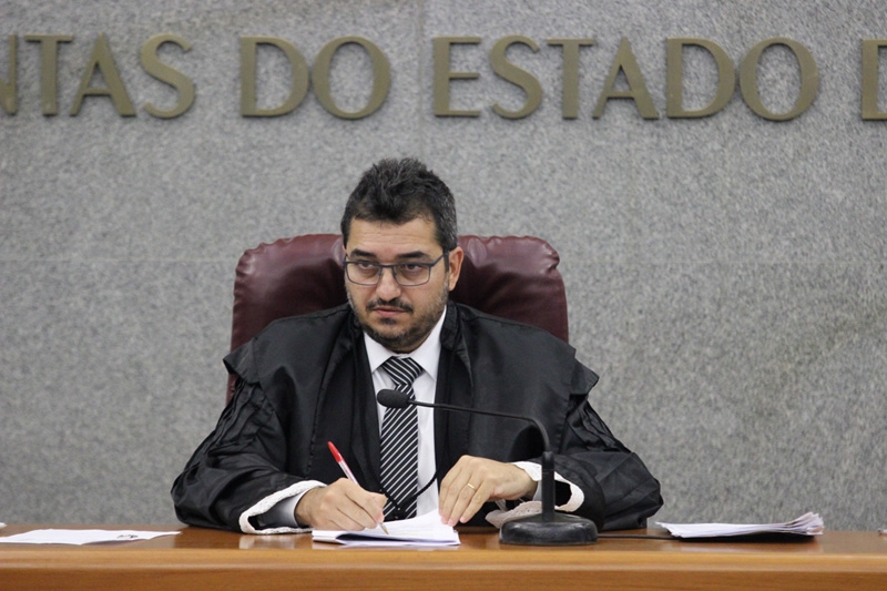 Voto do relator, conselheiro Cláudio Terrão, foi aprovado pela Primeira Câmara (Foto: Thiago Rios Gomes)